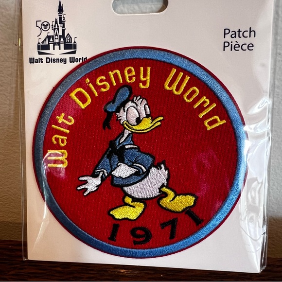 2021 Walt Disney World 50th Anniversary Vault Donald Duck 1971 Patch - Picture 1 of 4